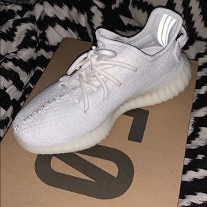 White Yeezy Boost 350 V2